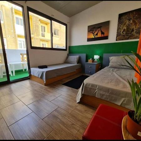 Room 6- Private Room With Private Terrace, Private Bathroom, Ac And Wifi 斯利马 外观 照片