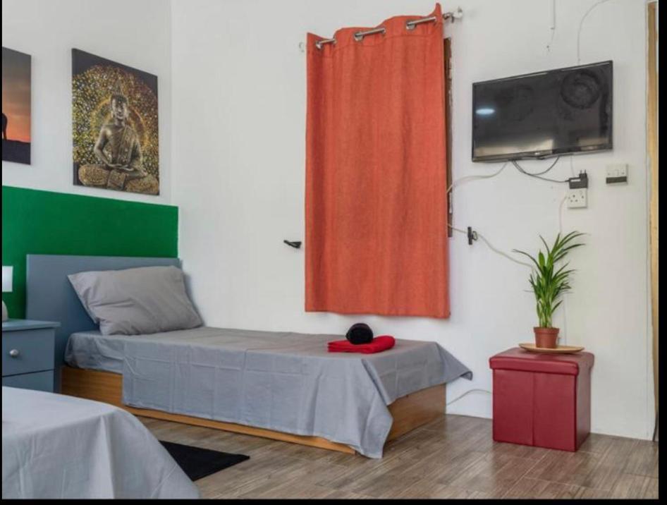 Room 6- Private Room With Private Terrace, Private Bathroom, Ac And Wifi 斯利马 外观 照片