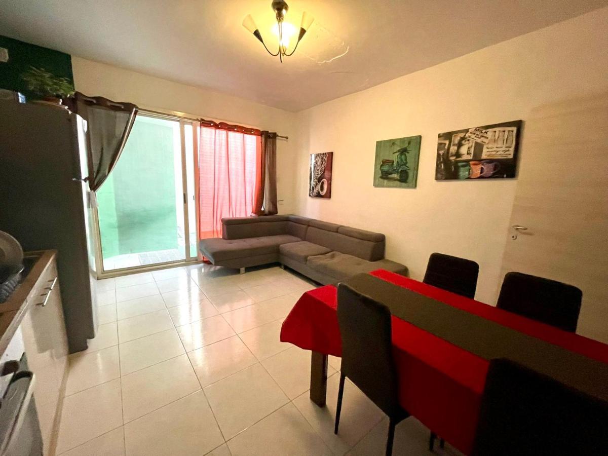 Room 6- Private Room With Private Terrace, Private Bathroom, Ac And Wifi 斯利马 外观 照片