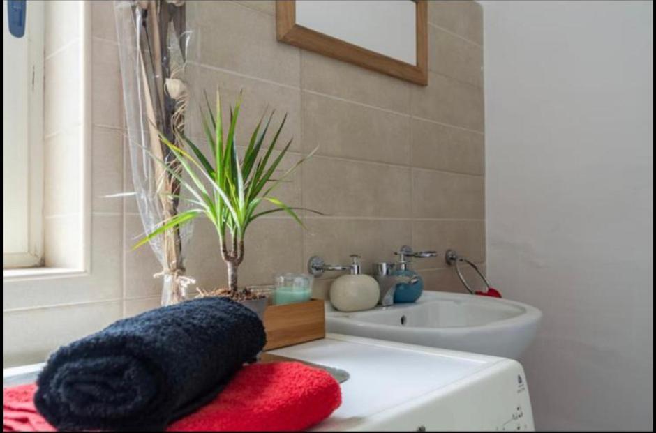 Room 6- Private Room With Private Terrace, Private Bathroom, Ac And Wifi 斯利马 外观 照片